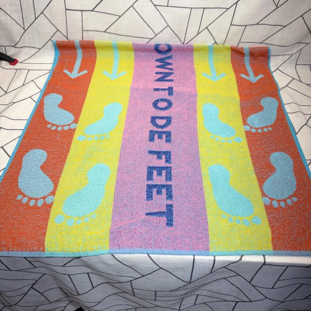 Tastemaker Beach Towel 29x60 Multi Going Down To De Feet Vintage USA Cotton